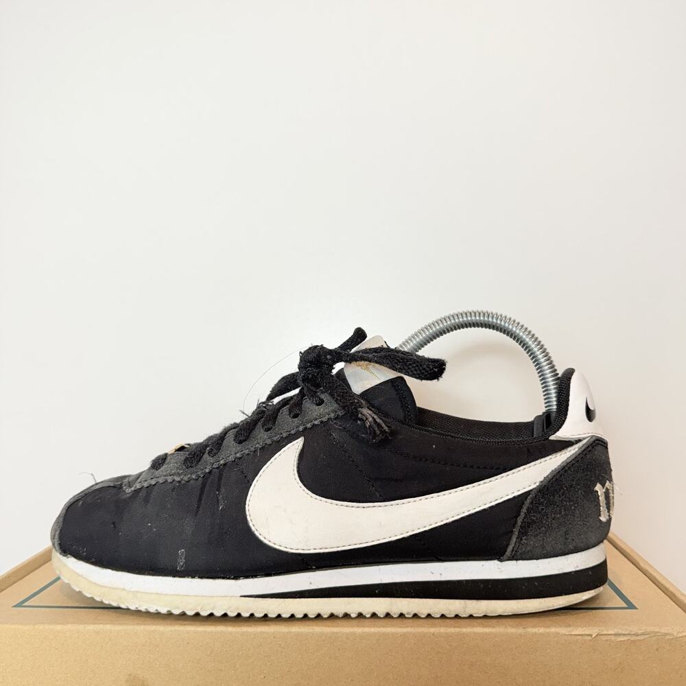 Women's Size 9 Nike Cortez Nylon Black White Retro Classic Running Shoes Sneaker